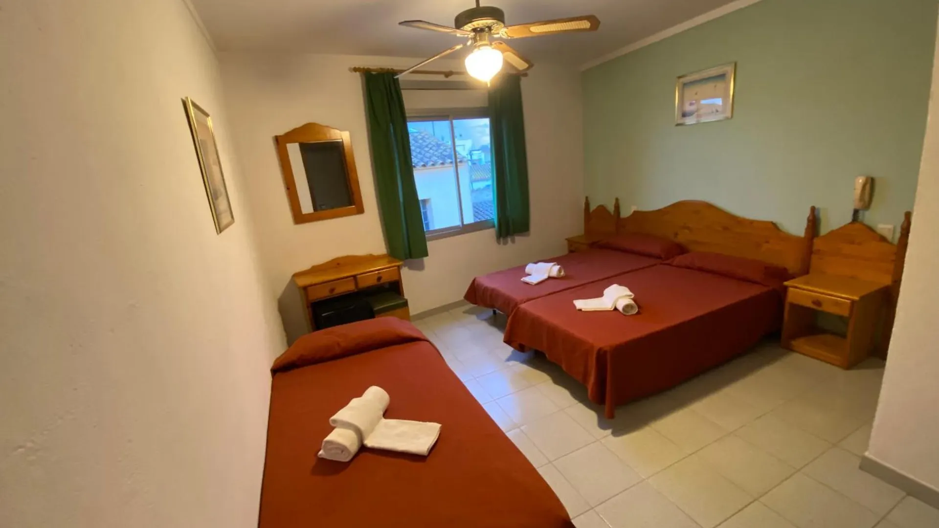 Hotel El Pescador Сант-Педро-Пескадор